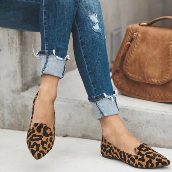 ! Restock! 😍Pointed toe leopard loafer - Picture 4 of 7